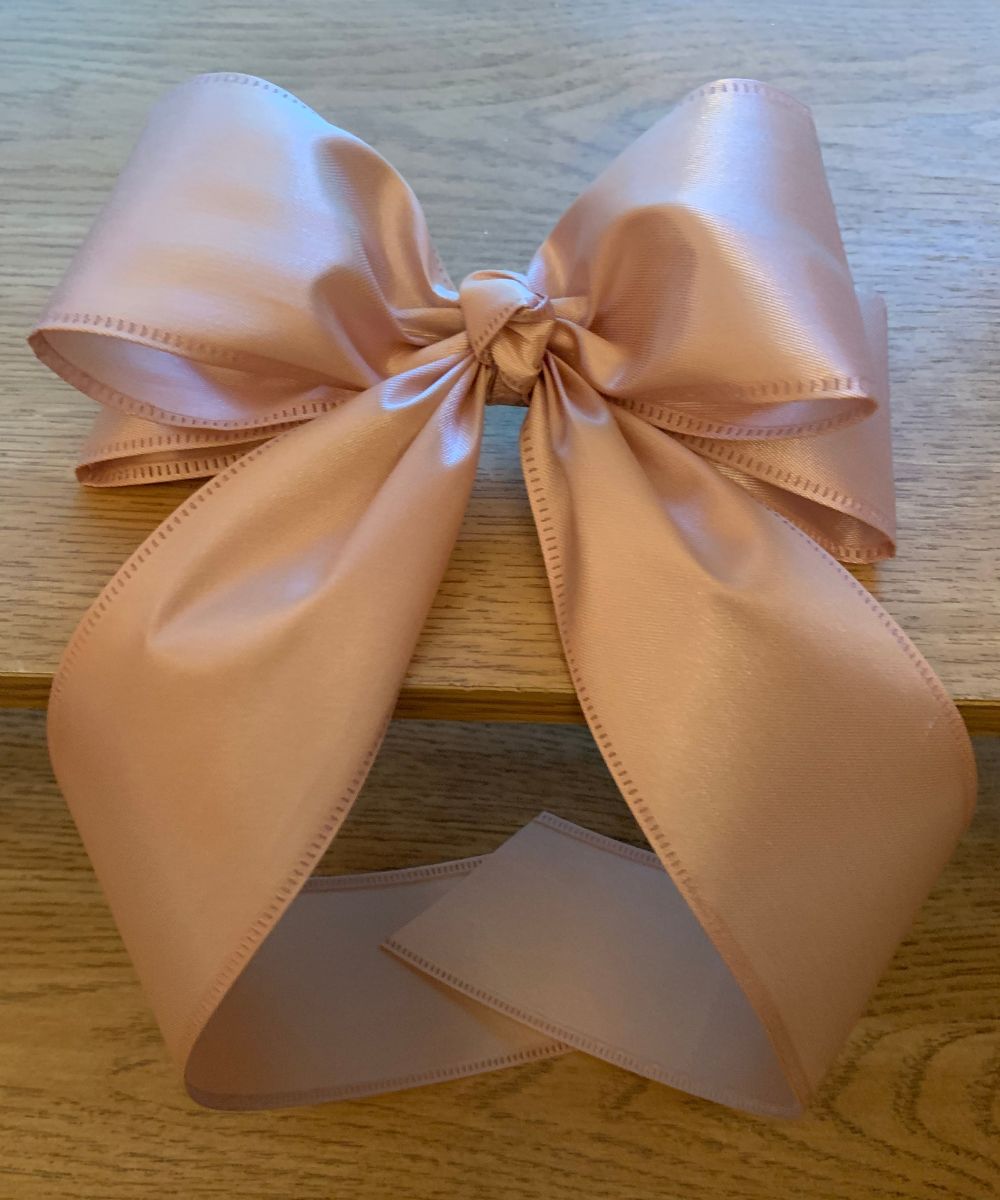 Elegant Satin Hair Bow - Handcrafted Ribbon Bow for All Occasions